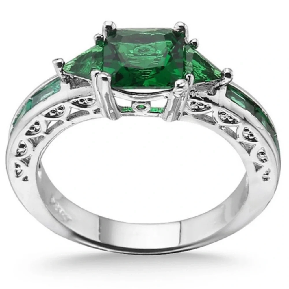New Woman’s Stamped S925 Sterling Silver Floral Celtic 10CT Emerald Ring